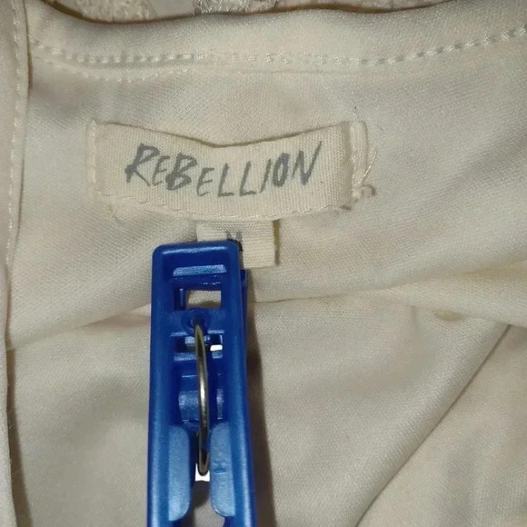 Rebellion Romper EUC Lace Floral Crème Spaghetti Strap Size Medium - Picture 8 of 10